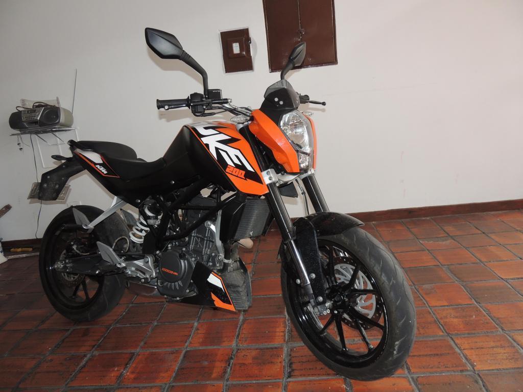 KTM Duke 200 en Excelente estado, tan solo 17.000 km de recorrido