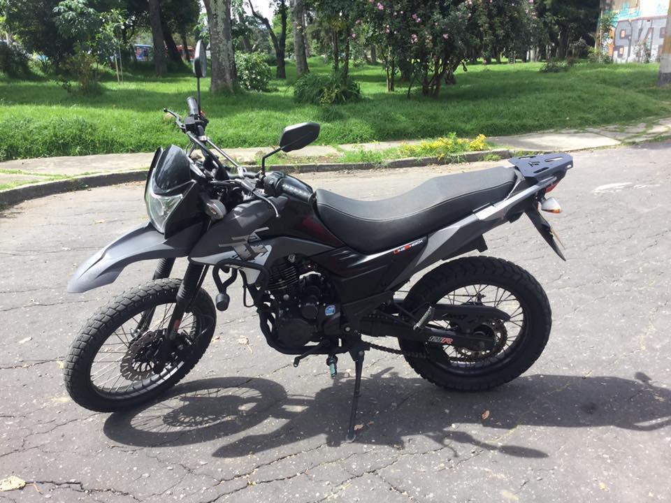 Moto AKT 125, 2016 CON SEGURO Y TECNO VIGENTE UNICO DUEÑO CALLE 170 AL NORTE