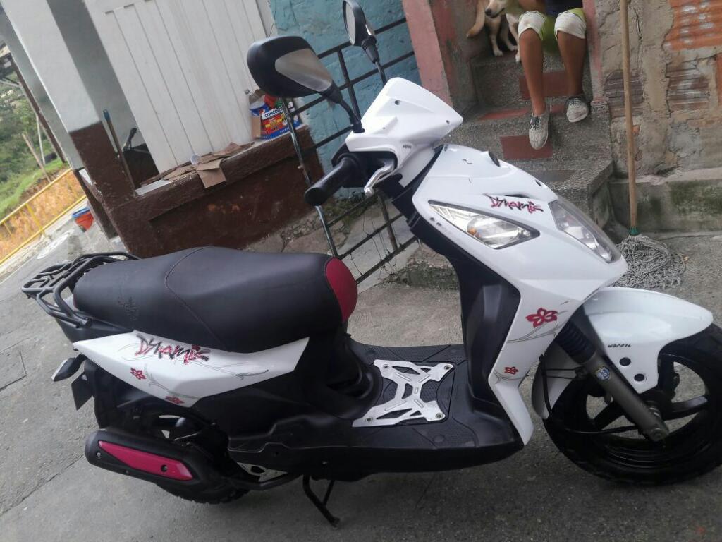 Se Vende Akt Dinamic