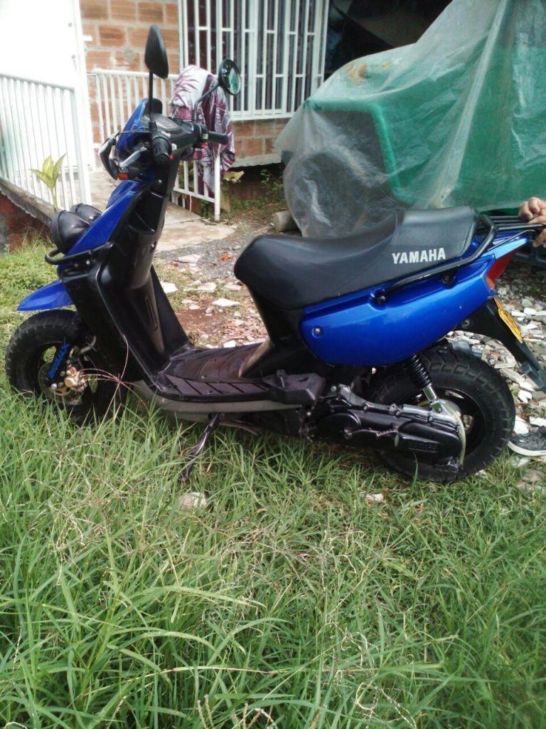 SE VENDE HERMOSA MOTO BWIS 1 MOELO 2004 MOTIVO VIAJE