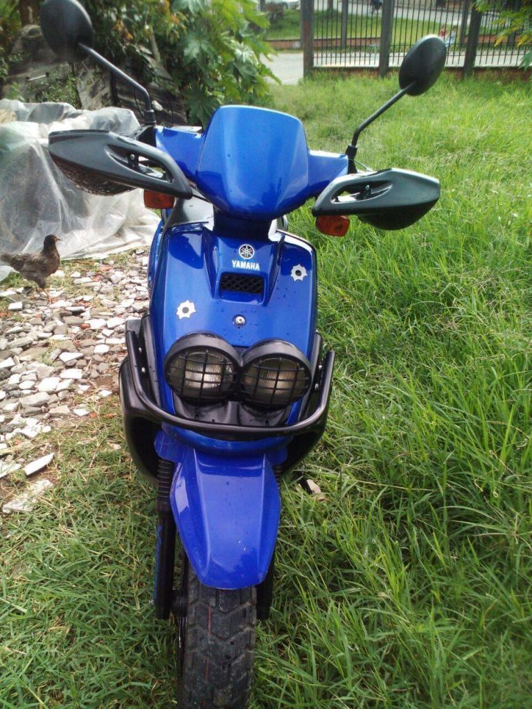 SE VENDE HERMOSA MOTO BWIS 1 MOELO 2004 MOTIVO VIAJE