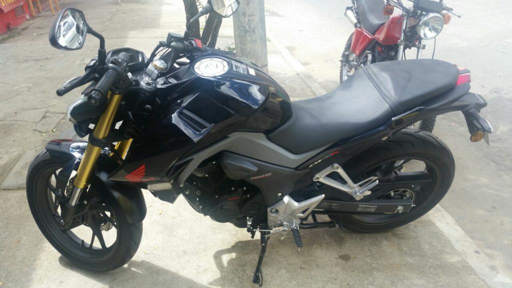 Vendo Moto Honda 190r en Buen Estado