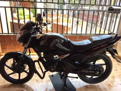 GANGAZO SE VENDE CBF 150 2015 COMO NUEVA