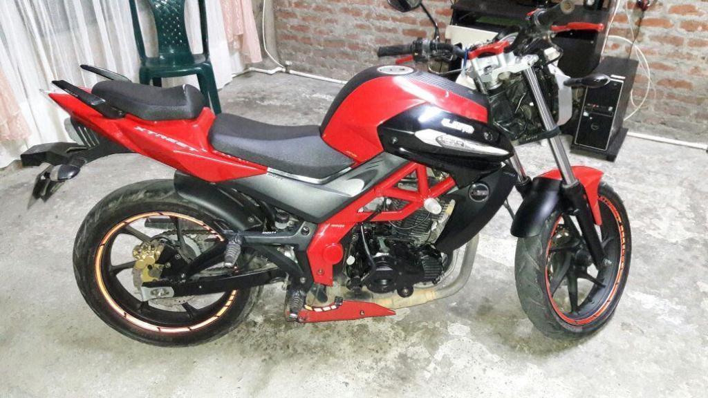 vendo o cambio UM XTREET 230 MODELO 2014