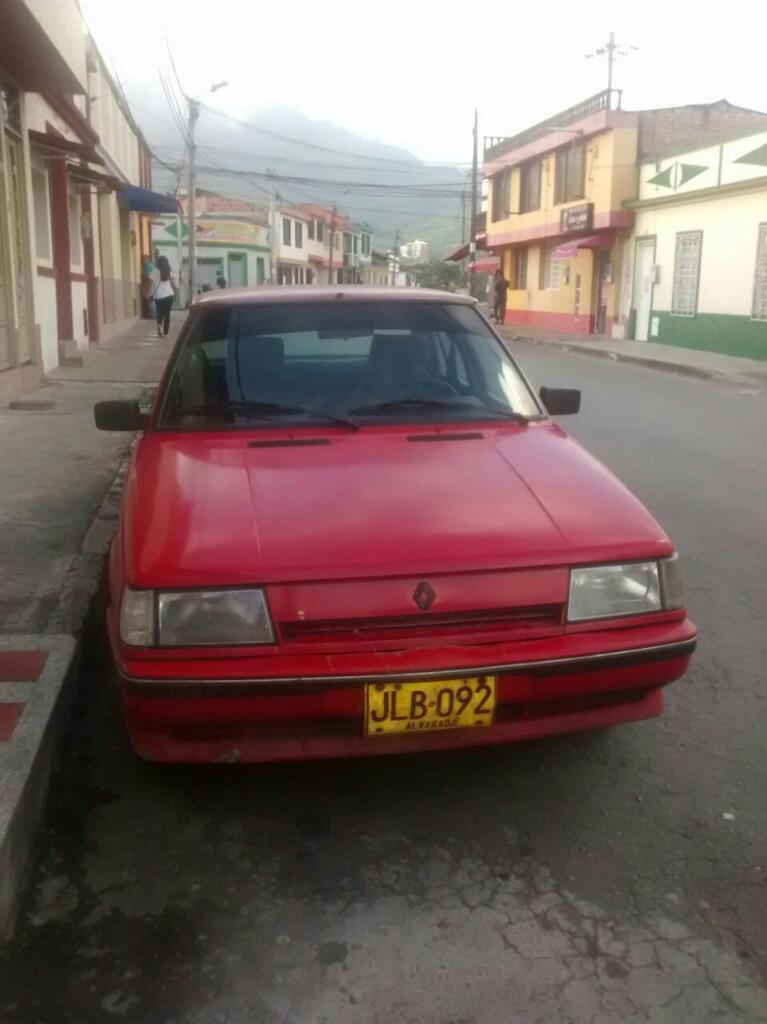 Renault 9 Color Rojo