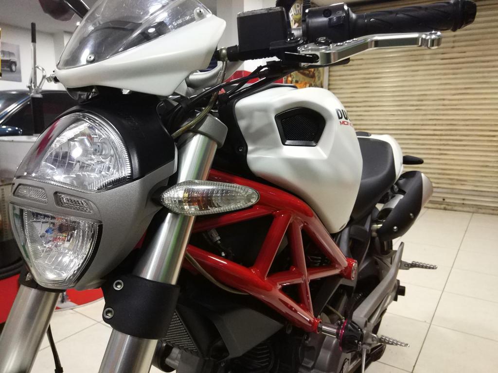 Ducati Monster 696 perfecto estado Mod 09 Mantenimiento al dia lista para traspaso