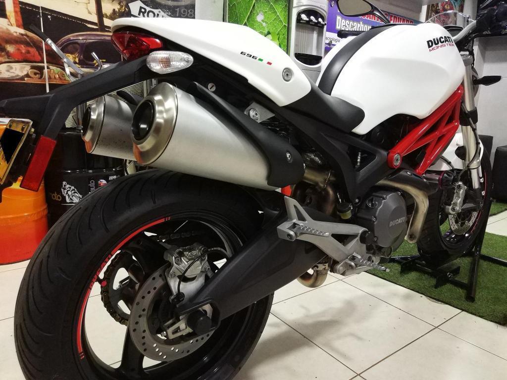 Ducati Monster 696 perfecto estado Mod 09 Mantenimiento al dia lista para traspaso