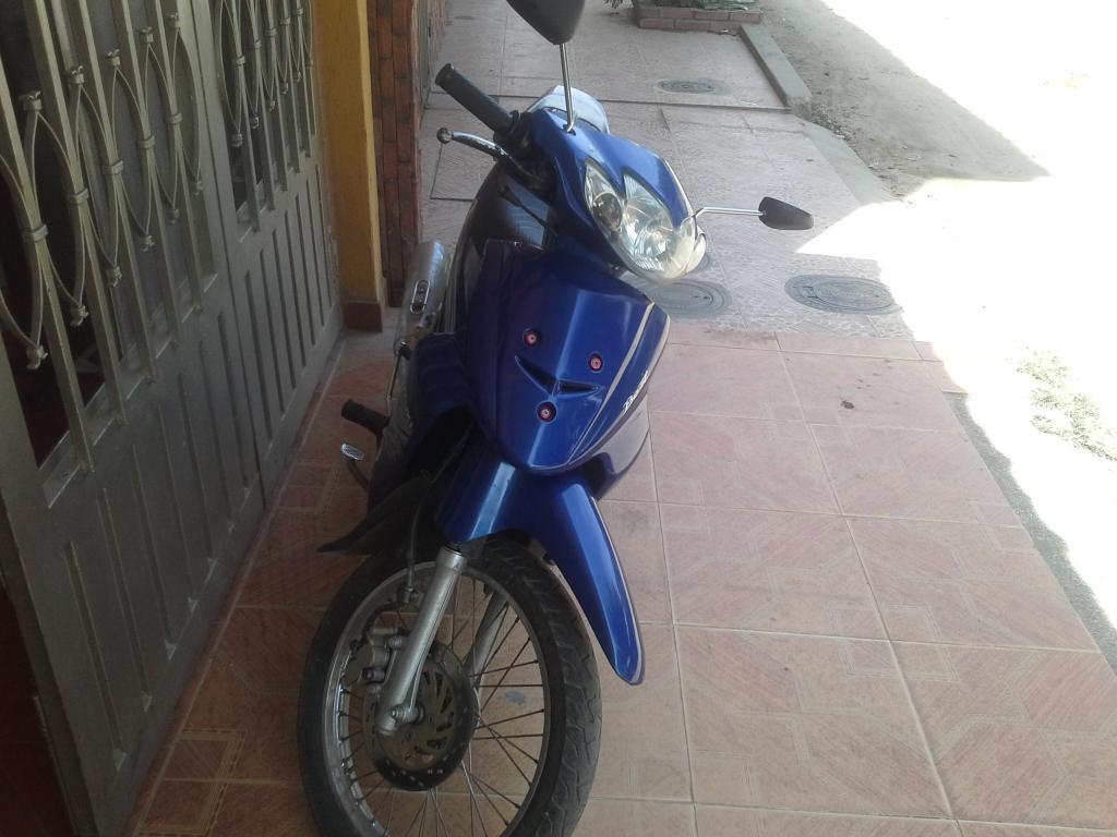 Se vende moto best Azul modelo 2008