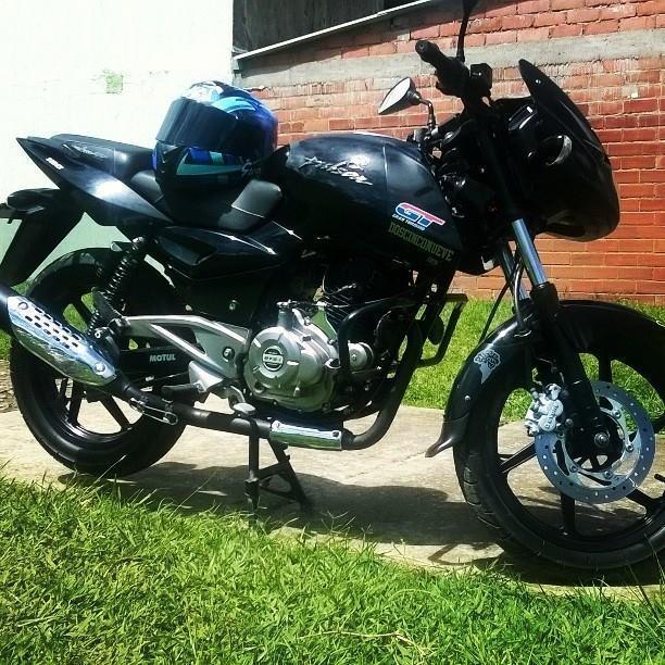 se vende o se cambia por moto de menor presio y que encimen pulsar 180 modelo 2014 muy bien tenida