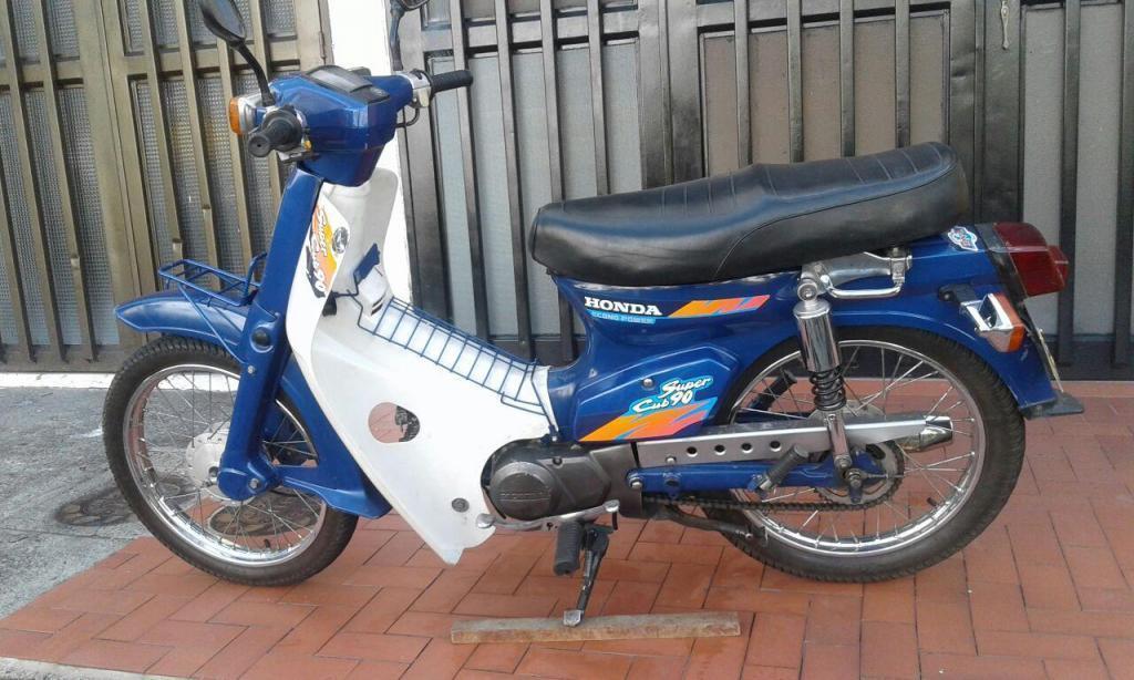 HONDA C90 MODELO 95 PAPELES AL DÍA