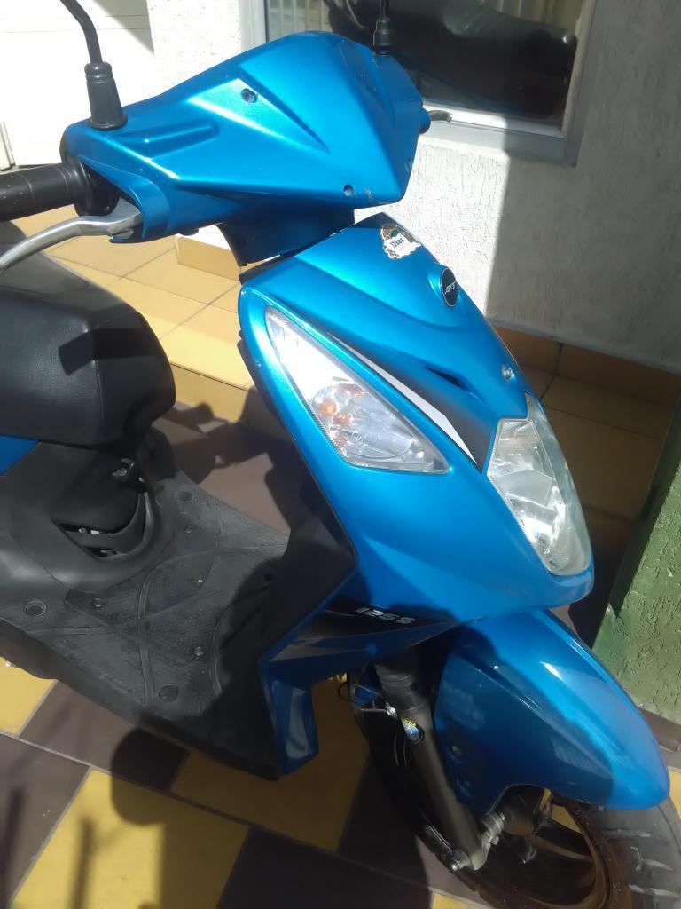 se vende moto en muy estado