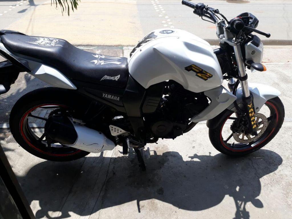 se vende motocicleta FZ16 con tarjeta de propiedad valor 4`200 .000 negociables telefono 3173152011