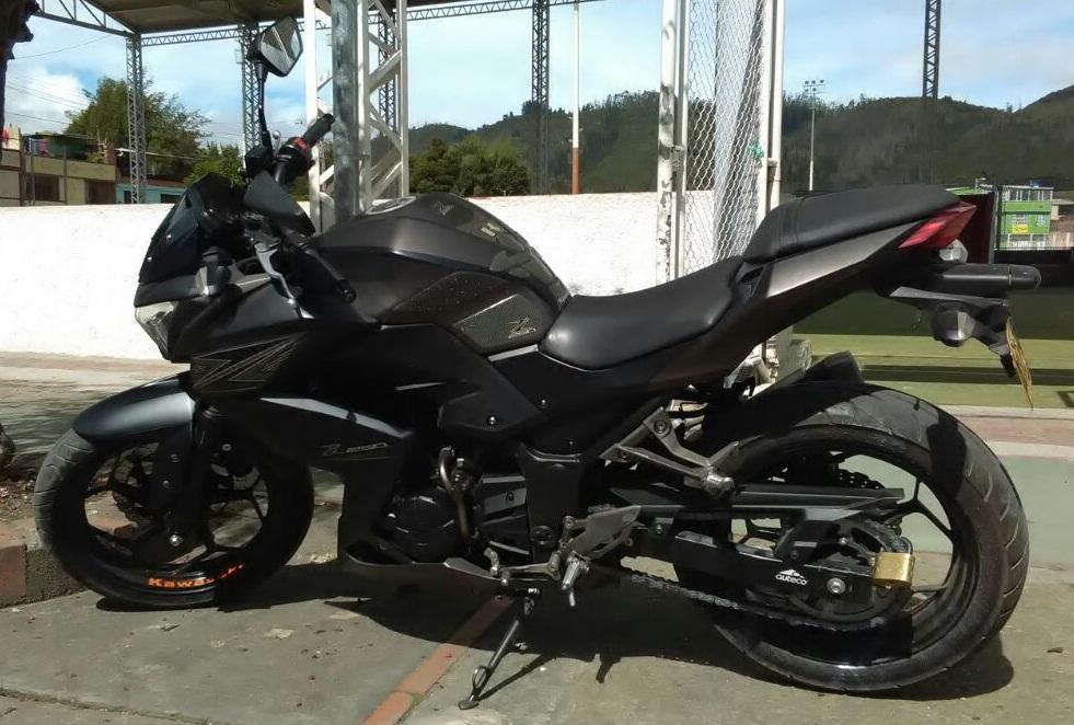 Vendo linda Kawasaki Z250 modelo 2016 en perfecto estado