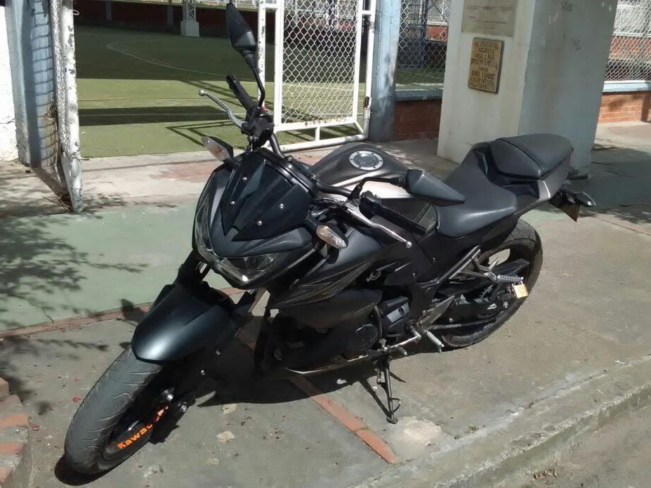 Vendo linda Kawasaki Z250 modelo 2016 en perfecto estado