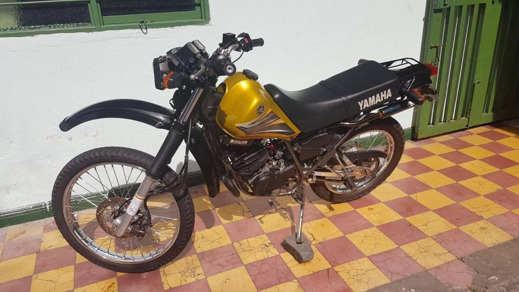 moto dt 125 2006 dorada