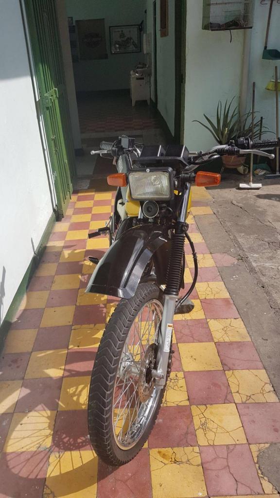 moto dt 125 2006 dorada