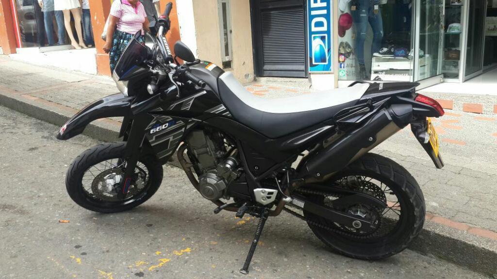 Vendo O Permuto Hermosa Xt660