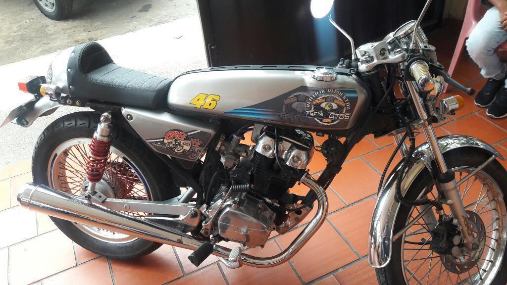 Vendo Linda Moto Akt 125 Cafe Raiser