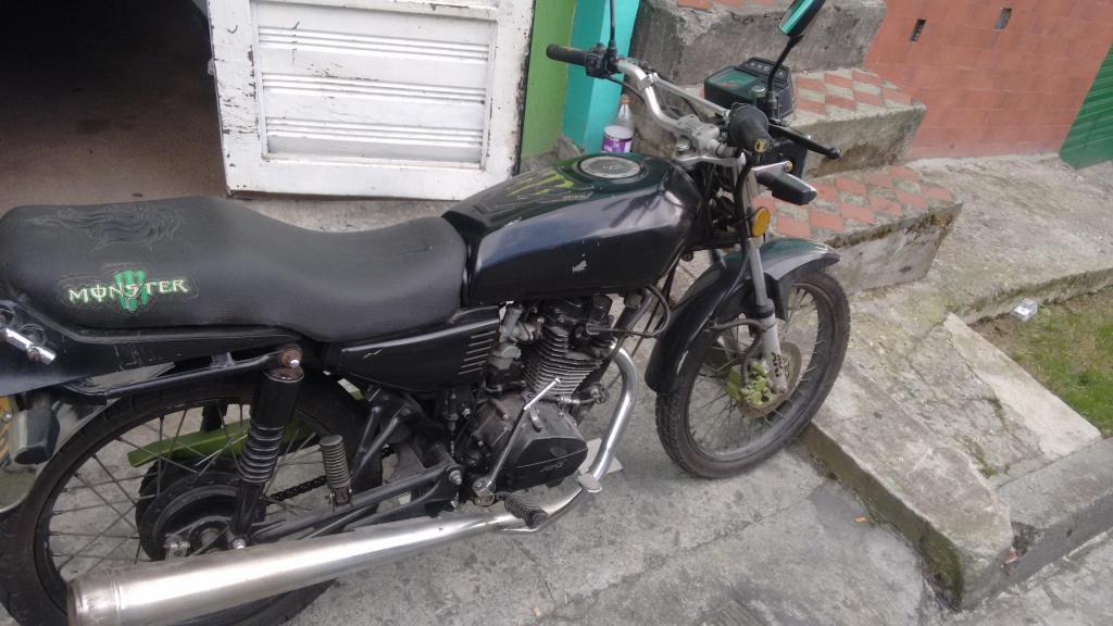 Se vende moto AKT 125 al celular 3148743942