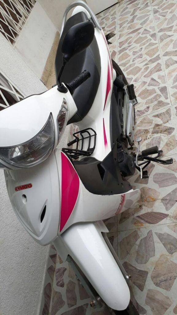 Unik 110 modelo 2015 se vende por motivo de viaje seguro hasta noviembre