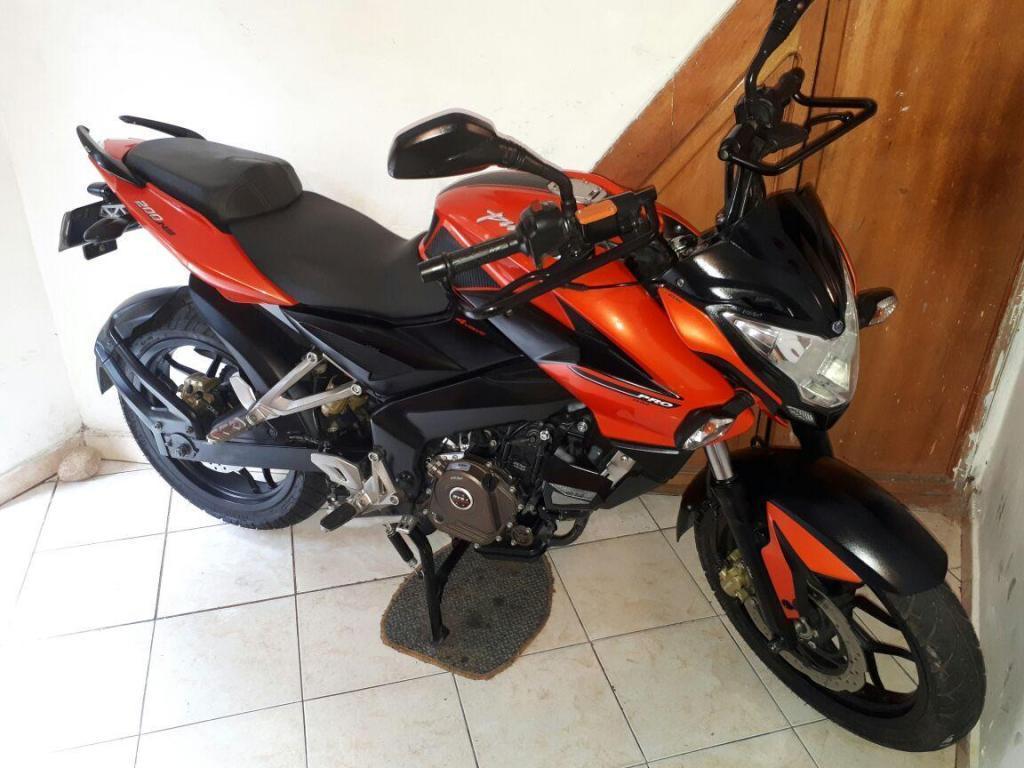 Pulsar ns 200 pro con papeles nuevos,en un muy buen estado modelo 2016