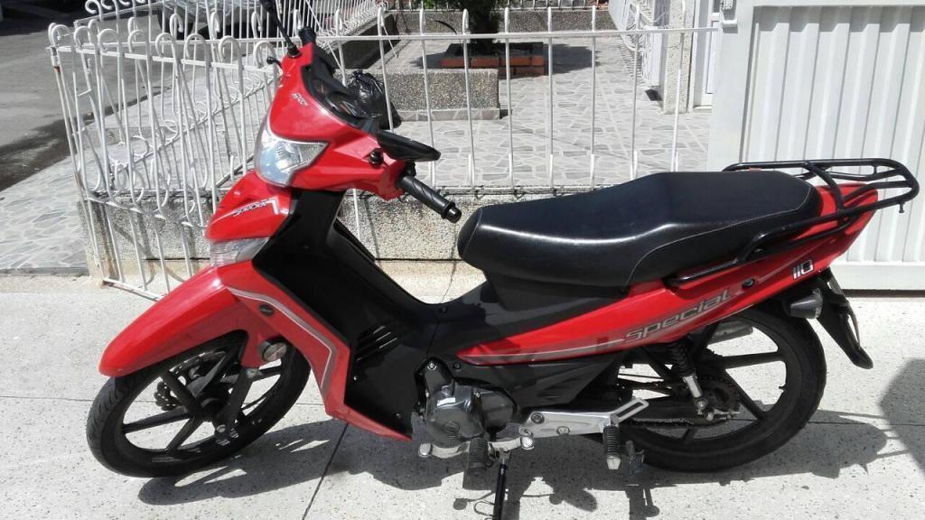 Se vende Moto AKT