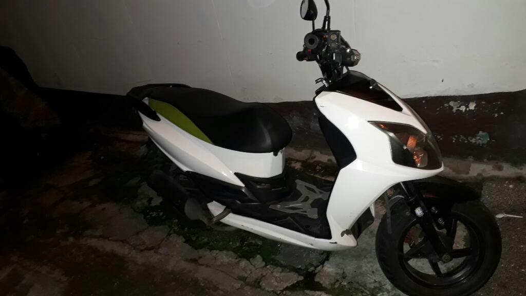 Vendo Moto Akt Jet 4 R 2013