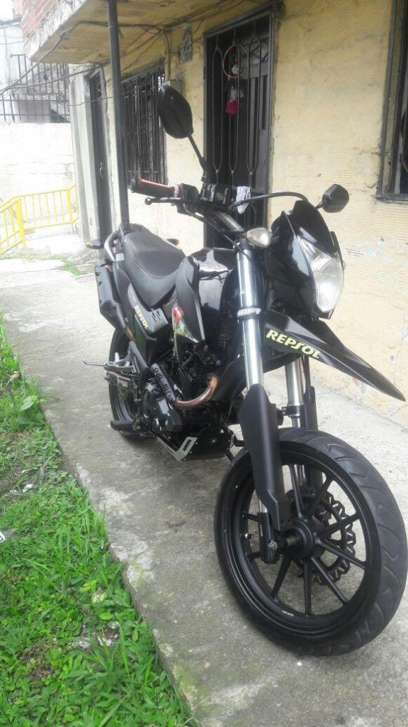 VENDO MOTO AKT TTX 180 super motad