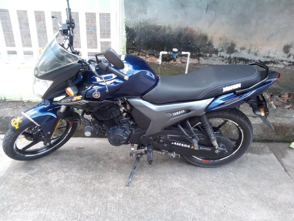 vendo moto yamaha SZR 150 celular: 3183635211