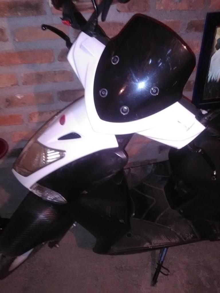 VENDO MOTOCICLETA