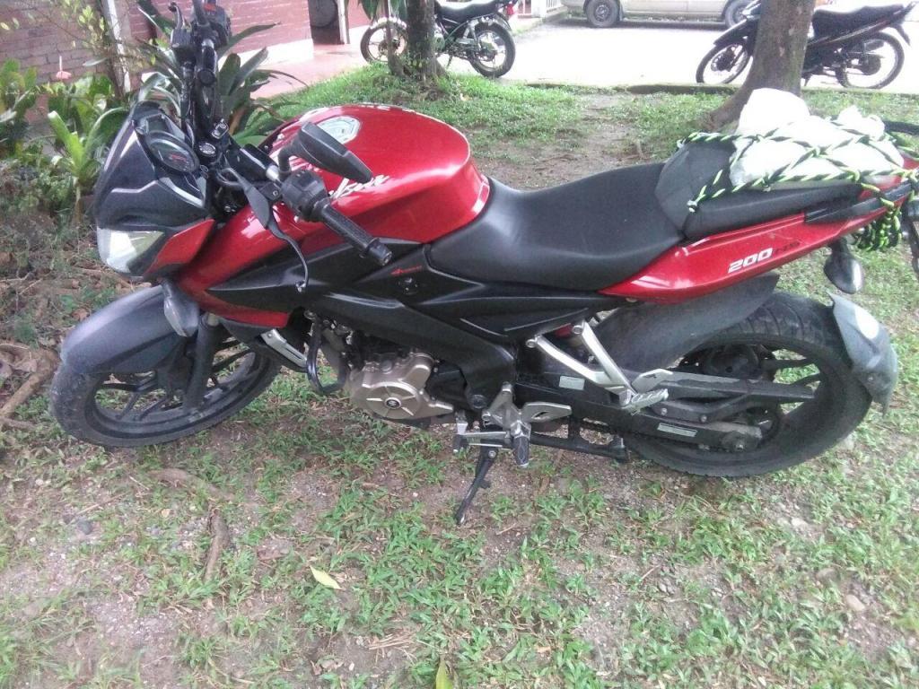 moto pulsar NS 200