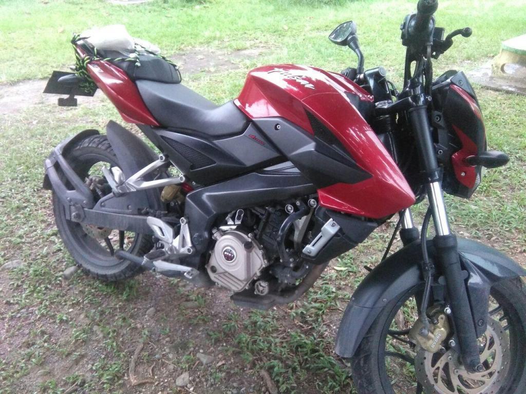 moto pulsar NS 200