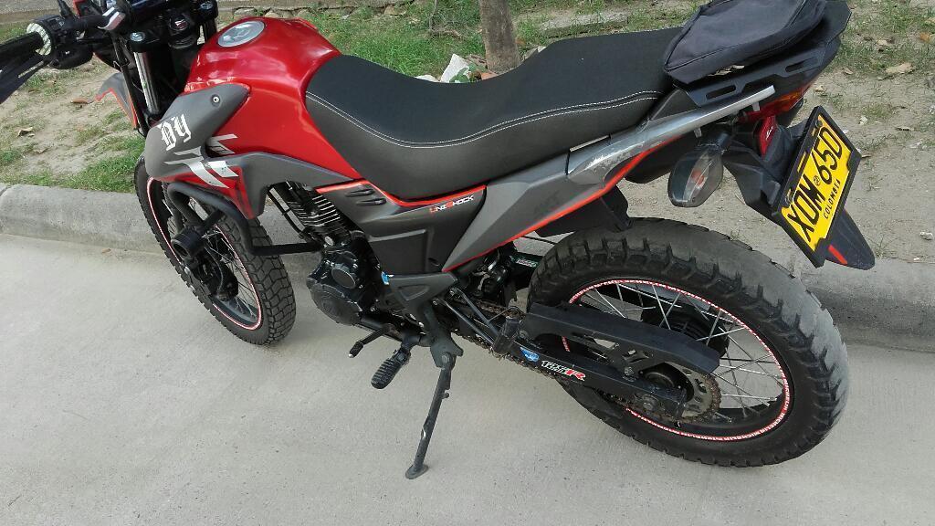 Vendo Moto Akt 125 Varata X Motivo de Viaje