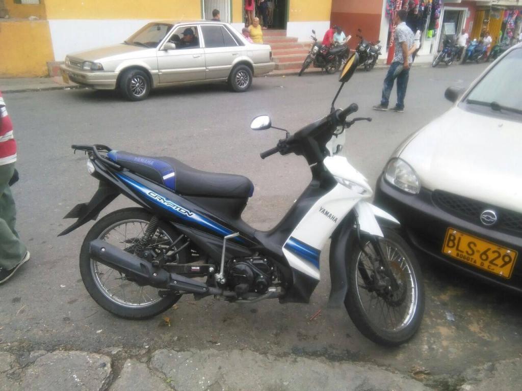 Se vende moto Crypton 2016