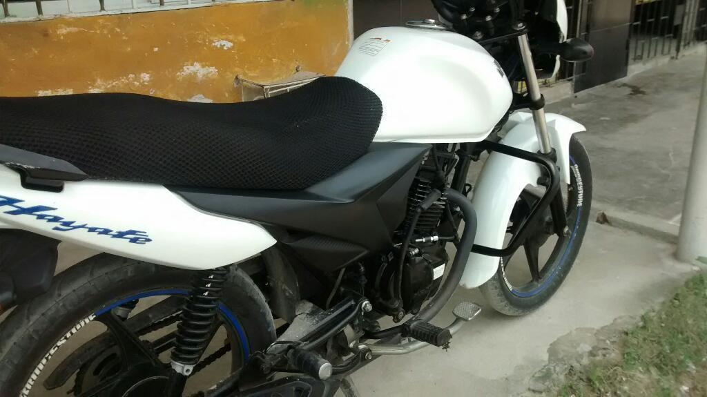 Sevende Moto Suzuki Hayate 2015