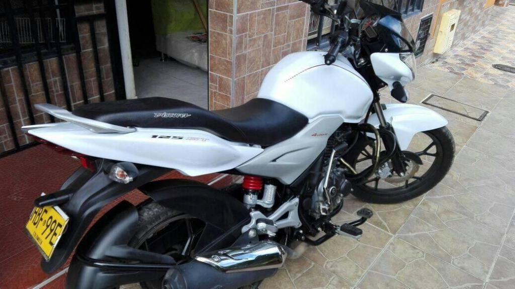 se vende hermosa moto