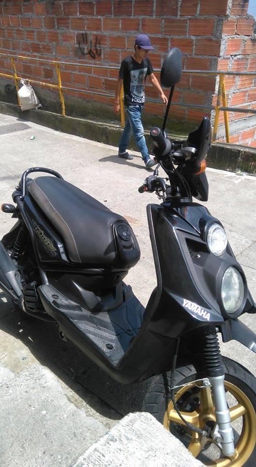 vendo moto bws 2012