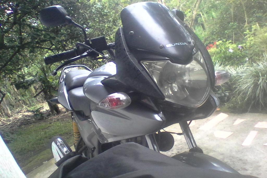 se vende CBF 125 modelo 2010 en 2'600.000 negociables con seguro EN