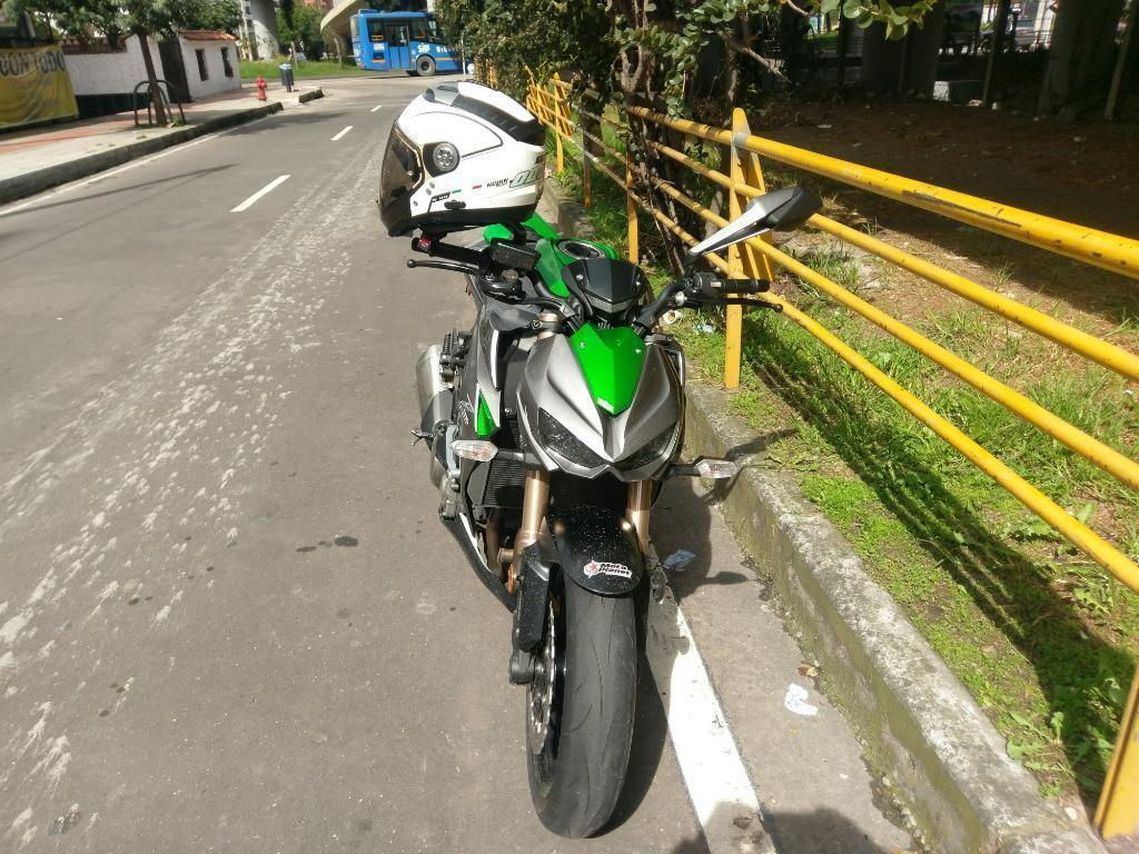 Moto Kawasaki Z1000