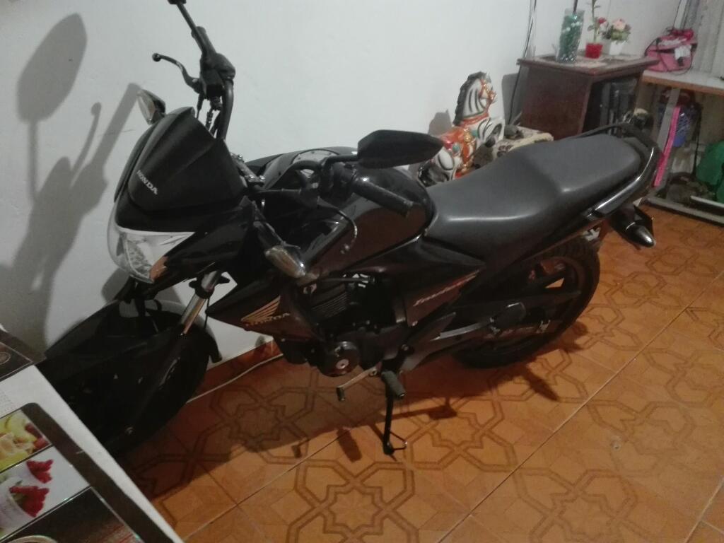 Vendo Honda Invicta 2013