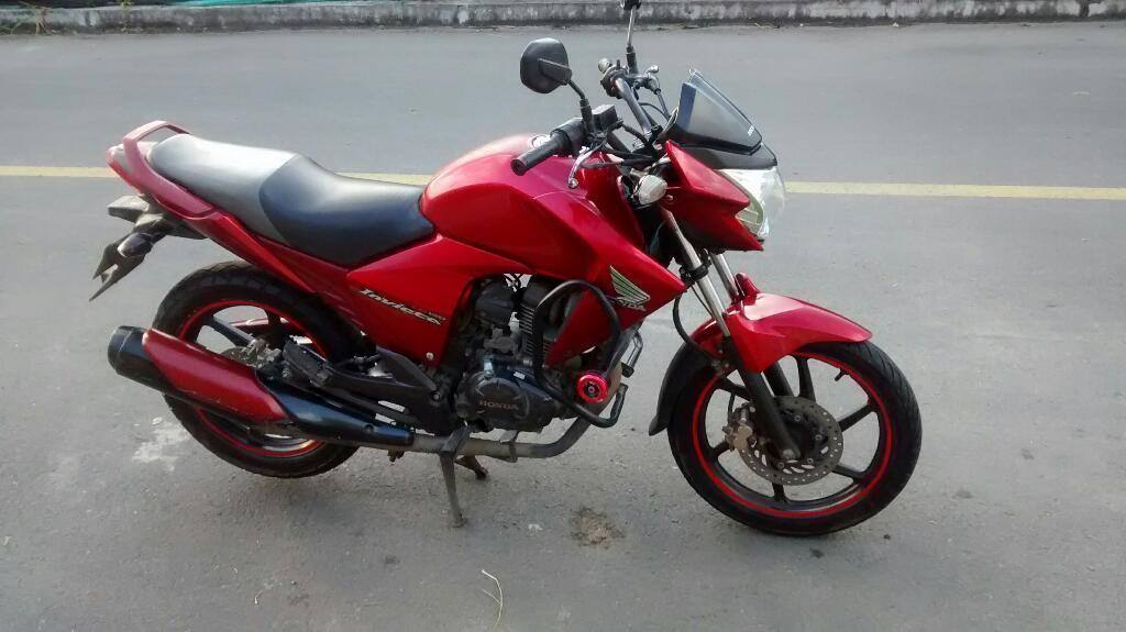 Moto Honda Invicta 150