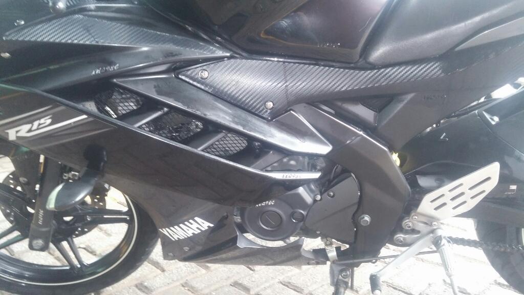 Venta Moto R15 Negra 2013
