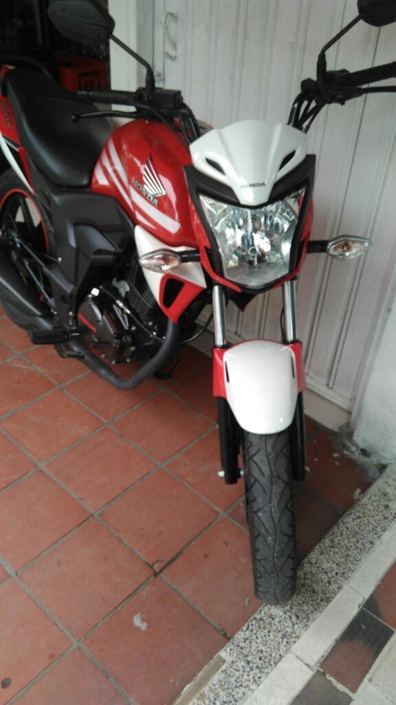 Moto Honda Invicta 2016