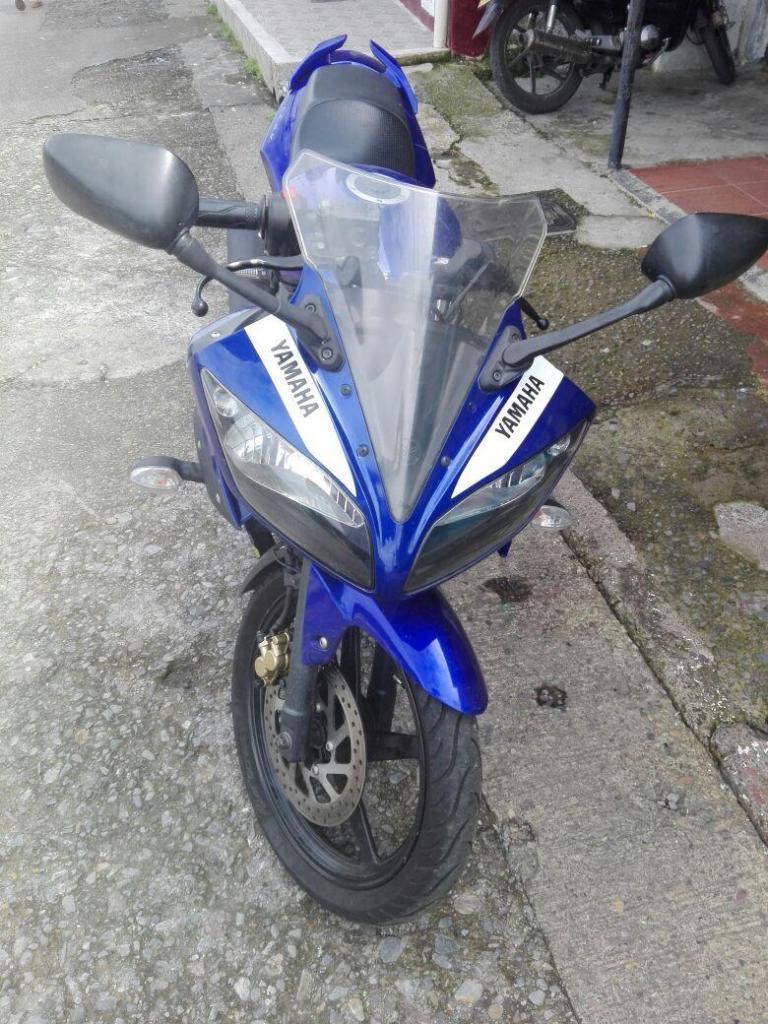 Yamaha R15 Tránsito de Acacias