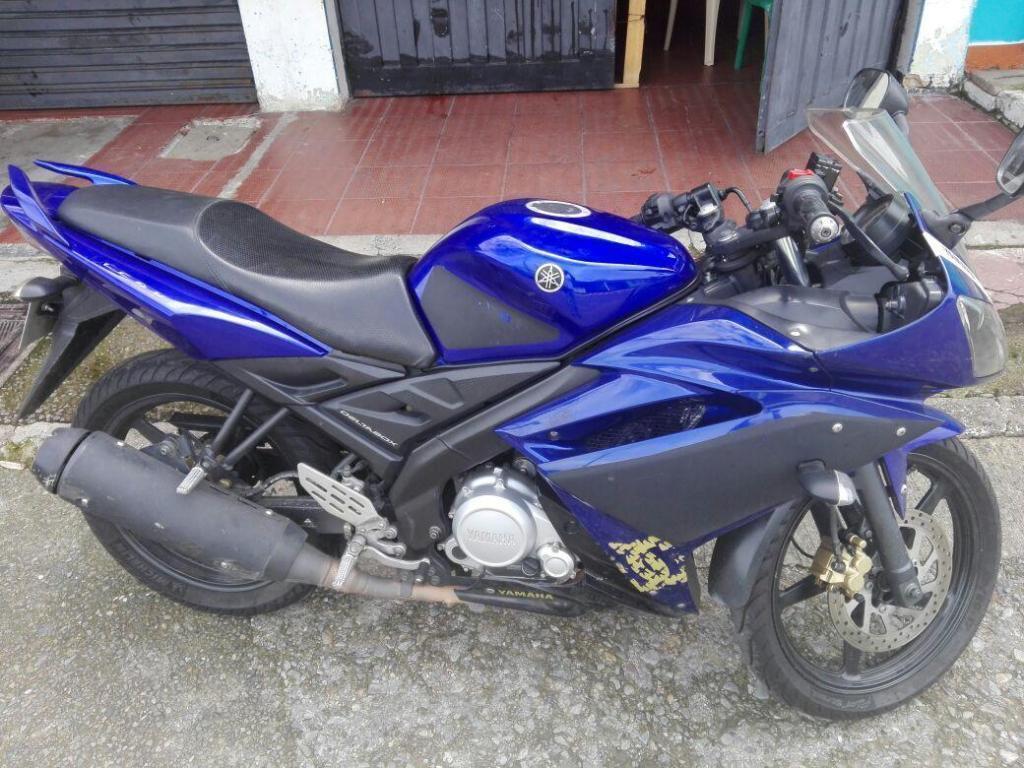 Yamaha R15 Tránsito de Acacias