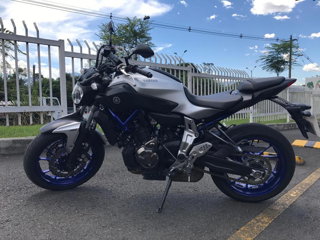 YAMAHA MT07 2015 ÚNICO DUEÑO