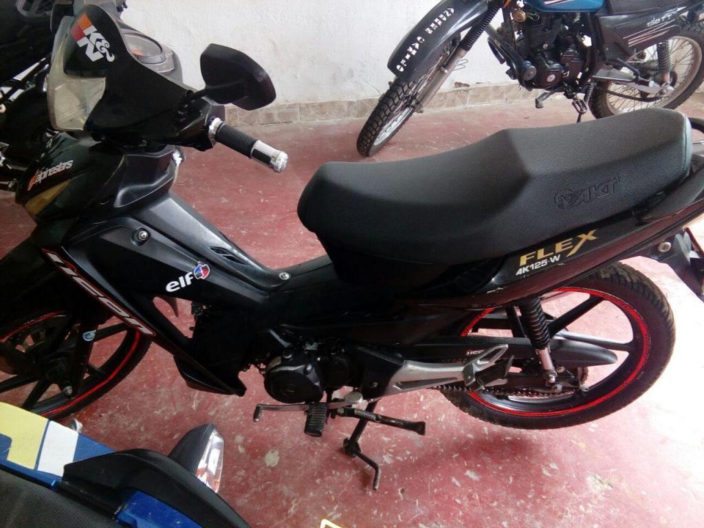 VENDO MOTO HERMOSA