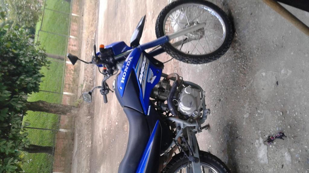 MOTO EN BUEN ESTADO