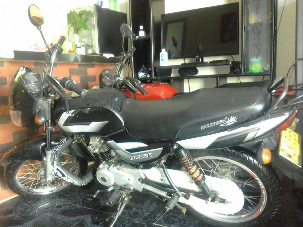 SE VENDE BOXER NEGRA MODELO 2009