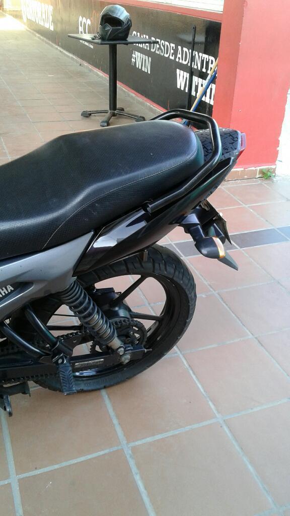 Vendo Moto Yamaha Sz16r 2015